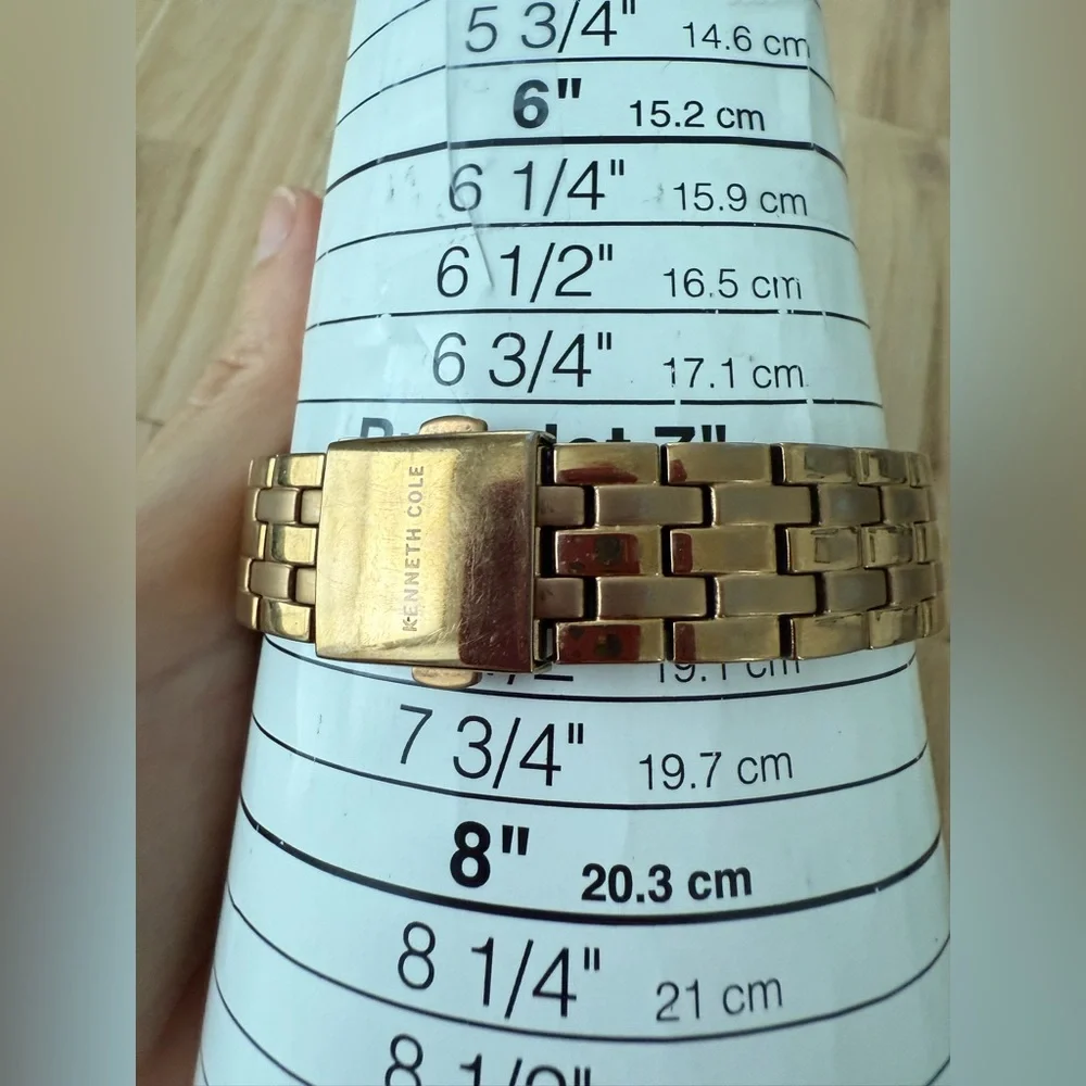 Kenneth Cole New York ladies rose gold tone dress watch NEW BATTERY